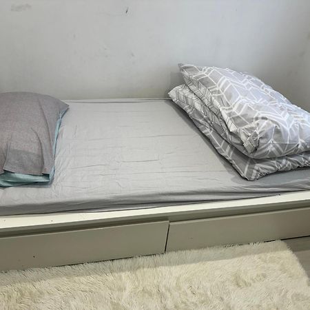 Single Room Canvey Island Bagian luar foto