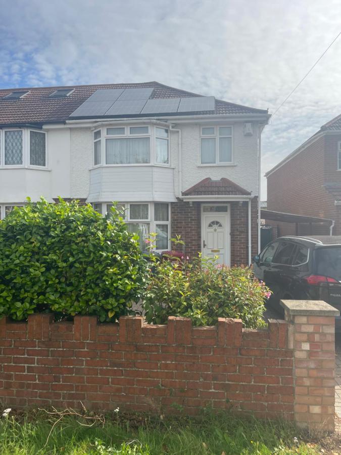 Single Room Canvey Island Bagian luar foto