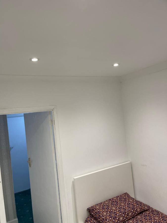 Single Room Canvey Island Bagian luar foto